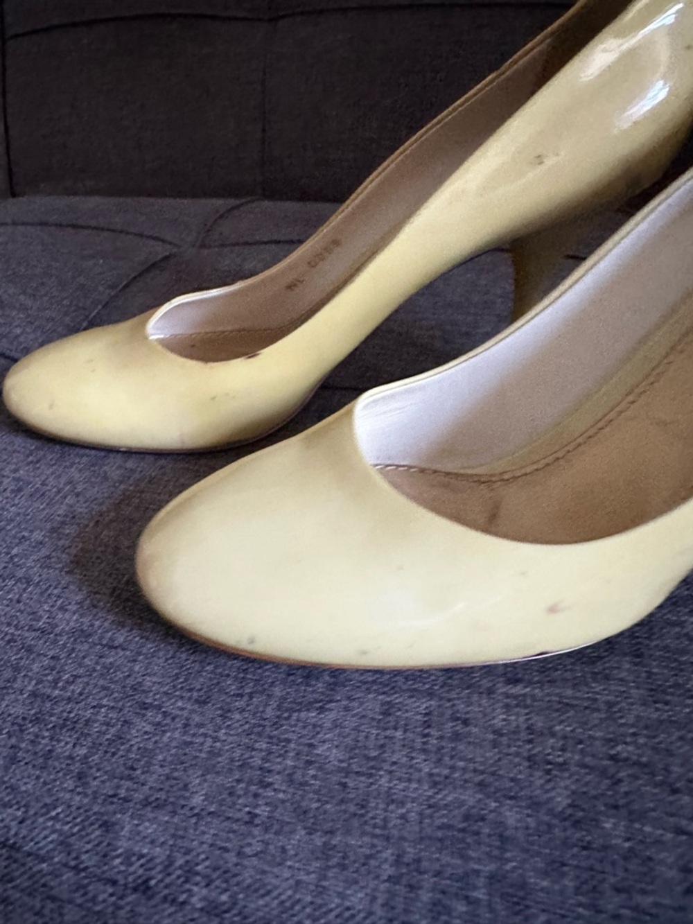 Louis Vuitton Yellow Patent Leather Padlock Stiletto Heels 39 Authentic - Picture 4 of 11